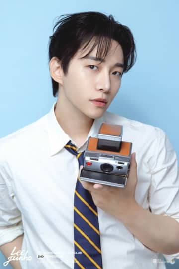 「2PM」イ・ジュノ、シャツ姿が最高…ファンクラブコンセプトフォト公開