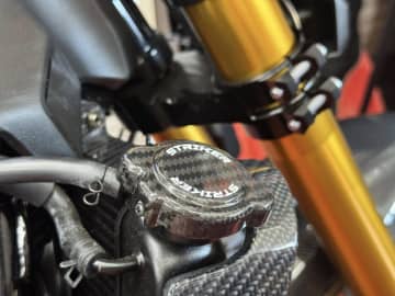 Z900RS/CAFEをドレスアップ！　カーボンラジエターキャップカバー発売