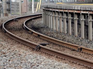 JR埼京線で人身事故…10代ぐらいの男性死亡　下り電車にはねられる　最大1時間18分の遅れ　午後3時半の駅構内【鉄道情報】