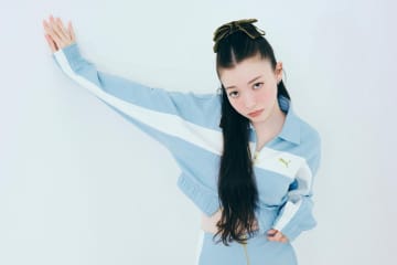リリー ブラウン×プーマ“グレー×ミント”バレエシューズや「トラックジャケット」風セットアップ