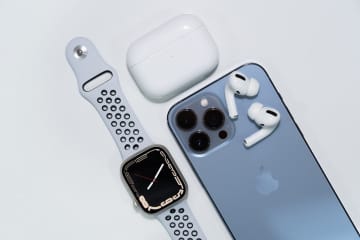 iPhone 17 Pro、逆方向ワイヤレス充電に対応との噂。Apple Watchも充電可能に？