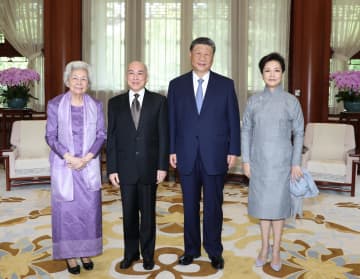 習近平主席夫妻、カンボジア国王・王太后と会見