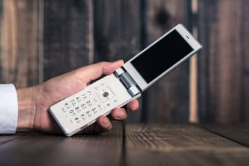 実家で眠る「ガラケー」が“1万円”以上で売れる!?懐かしのケータイを高く売るポイントを解説