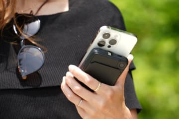 ポケットに収まる“ながら充電”の新定番？MagSafe対応のモバイルバッテリー「Belpink K18」