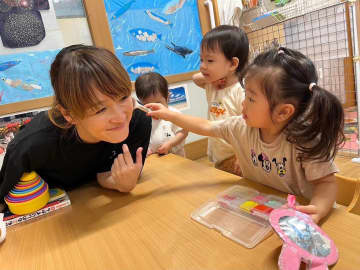 なぜ保育士の社会的評価は上がらないのか？「子どもと遊んでいるだけ」の誤解