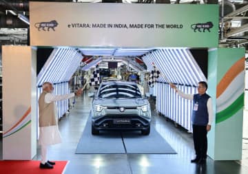 【インド】スズキ、西部でＥＶ生産開始［車両］　ＨＶ用電池の電極国産化、首相賛辞