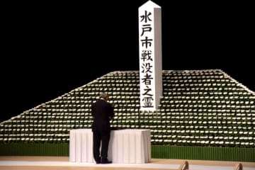 平和への誓い新た　水戸で市戦没者追悼式　500人参列、冥福祈る　茨城