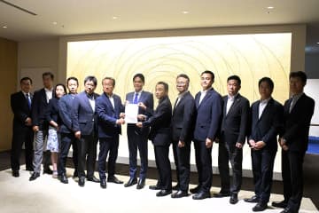 横浜市も18歳まで医療費無償化を　自民、公明の市議団が山中市長に要望