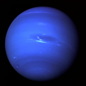 惑星探査機「ボイジャー2号」　海王星フライバイ探査から36年（1989年8月25日）