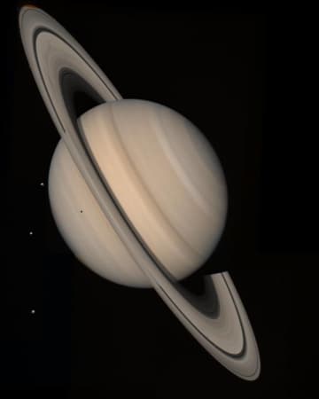 惑星探査機「ボイジャー2号」　土星フライバイ探査から44年（1981年8月26日）