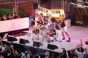 新宿真夏のフェス「新宿三井ビル のど自慢大会」が熱狂を生むワケ