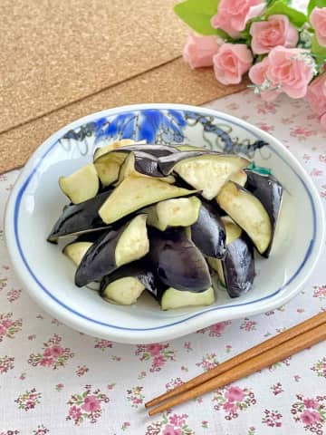 色落ちしないコツあり♪ポリ袋でもむだけ「なすの浅漬け」の作り方