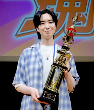 中高生の声優コンテスト⟪「声優魂」inまんが王国とっとり⟫アフレコに挑戦！ 声優の鵜澤正太郎 審査員で。 五十嵐祐菜グランプリに＿
