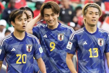 久保建英も｢いいね｣！日本代表FW上田綺世の27歳直前“大人の色気たっぷり”ファッション誌モデルショット！｢雰囲気が違う｣｢一瞬誰…｣驚きも