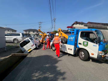 JAFが被災地支援活動を継続中　特別支援隊による冠水車両救援