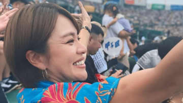 甲子園スタンドに現れた元アイドル「沖縄に希望の光を灯してくれた」 沖縄尚学Vを熱いメッセージで祝福