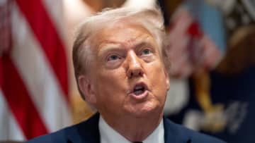 トランプ大統領、ウクライナへの直接資金提供は停止すると記者団に主張
