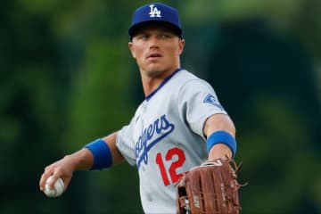 ドジャース新戦力コールにアクシデント、６回生還時に腰を気にして途中交代…ロバーツ監督『深刻ではない』と説明