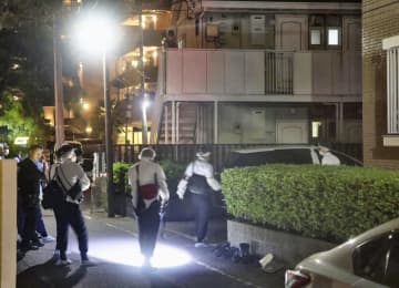 駐車場車内に男女遺体　東京・府中、経緯を捜査