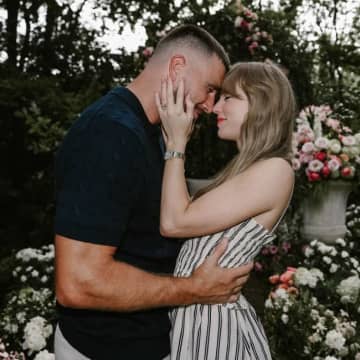 テイラー・スウィフト、トラヴィス・ケルシーと婚約！