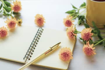 数分でも「書くこと」で自分の本音を知れる！小さな朝習慣のコツ