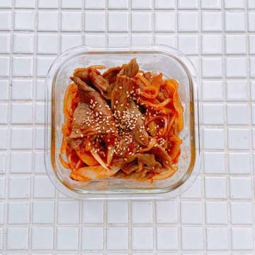 ご飯がすすむ♪10分で完成『牛肉の焼肉風ピリ辛炒め』作り置きレシピ