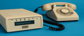 AOL、34年続いた“ネット黎明期の象徴”ダイヤルアップを2025年で終了
