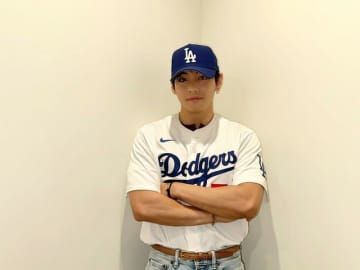 「BTS」V、米メジャーリーグでの始球式終了！「応援に感謝…初めてLAドジャースの試合を観戦した時を思い出す」