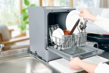 サンコー、工事不要の食洗機におしゃれなくすみカラー
