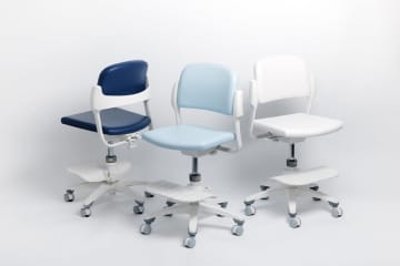 イトーキの学習チェア「KS32」にレザータイプが登場！ ショールームでの体験が可能に