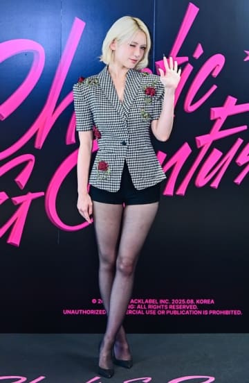 非現実的なスタイルも納得…インナー露出騒動もあった歌手ソミ、短期間で身長4cm伸ばす“秘密”を告白