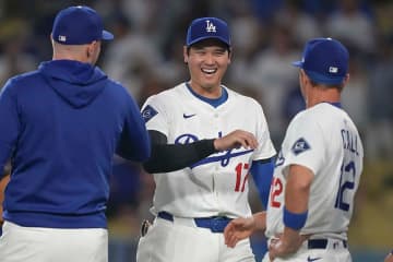 大谷翔平の749日ぶり勝利…同僚から相次いだ祝福　CY賞左腕は脱帽「エグいって」