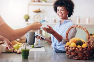 スタバの「700円ドリンクチケット」で“680円のフラペチーノ”を買うと損？ 使われないお釣りが「数億円」の利益に…現役スタバ店員が“無駄のない”使い方を解説