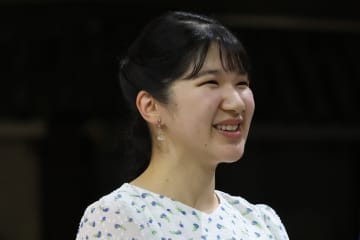 「心がなごみます」愛子さまはラッシュガードをお召しに…天皇ご一家の“海水浴ショット”にネット歓喜