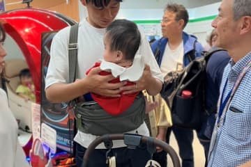子育て世帯の登園前検温ストレスを軽減　抱っこするだけで体温測れるバッグ、大阪・関西万博で試着体験