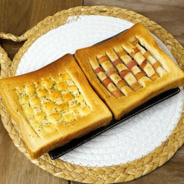【とろけるチーズとカリカリベーコン！】編み込みテクニックでおいしくおしゃれな食パンアレンジ2種トースト
