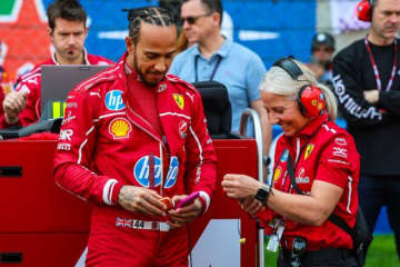【F1ドライバーを支える人々】ハミルトンに「人生で最高の出会い」と言わしめたフィジオのカレン。精神面でも助けに