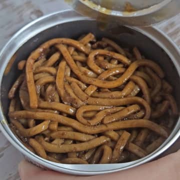 静岡土産に貰った〝変すぎる缶詰〟開けた結果→「何コレ」　再現性高いニオイと〝初めての食感〟に困惑