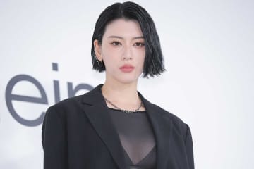 三吉彩花、30歳目前で留学に意欲「機会があれば」　デコルテ＆美脚輝く“ブラックコーデ”披露