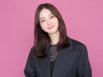 佐々木希、夕飯の“手作りカレー”披露　なめこの味噌汁も
