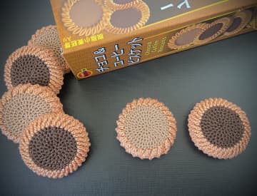本物にしか見えない…ブルボンのビスケットを編み物で再現した作品がスゴすぎ！「本当にビスケットだと思った」の声も