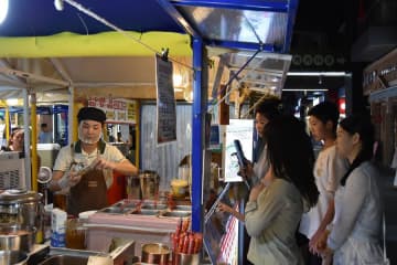 中国浙江省湖州市、夜間経済で街に活気