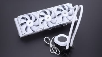 【プロダクトレビュー・ショーケース】CORSAIRの高コスパ水冷クーラーにLCDパネル搭載モデルが登場、「NAUTILUS RS LCD」を試してみた光らないけどワンポイントアクセントは欲しい人向けの高性能モデル text by 坂本はじめ