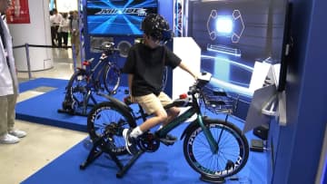 注目は“懐かしく新しい”おもちゃショー　憧れのスーパーカー自転車も令和に復活