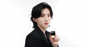 道枝駿佑、スタッフも息をのんだ演出　黒スーツ姿で光を纏う“パーフェクト美”