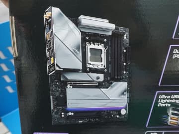 25個もUSBポートを備えたASRockマザー「X870 Livemixer WiFi」が発売