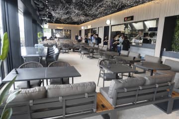 浜松町の新グルメスポットを見てきた　ブルーフロント芝浦に20店舗超