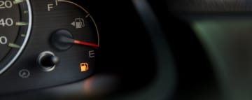 車で走行中、ガソリンが無くなってしまった…どうするべき？4つの対処法とは