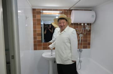 金正恩氏、完工した養殖事業所を視察