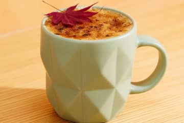 スターバックス リザーブ ロースタリー 東京、もみじ茶×ブリュレのほうじ茶ラテや無花果味のコーヒー牛乳